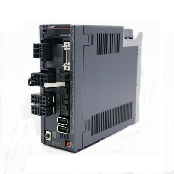 Mitsubishi MELSERVO-J4 Servo Amplificato Cum Coegi 200W MR-J4W2-22B