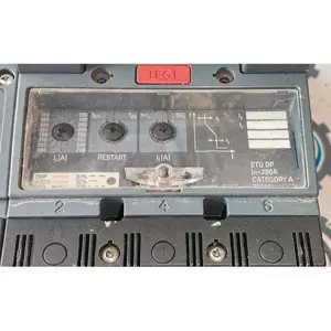 Siemens SENTRON 3VT2725-2AA46-0AA0 Molded Case Circuit Breaker (MCCB) with 3VT9225 Accessories